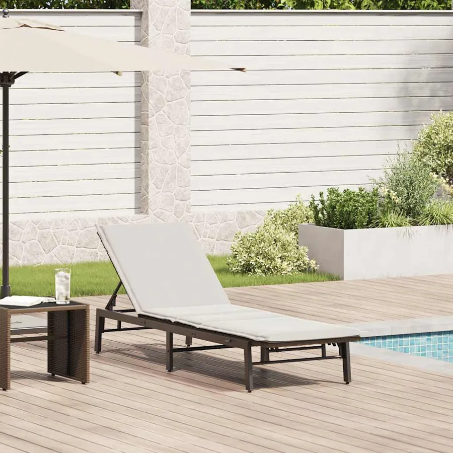 Chaise longue avec coussin marron résine tressée