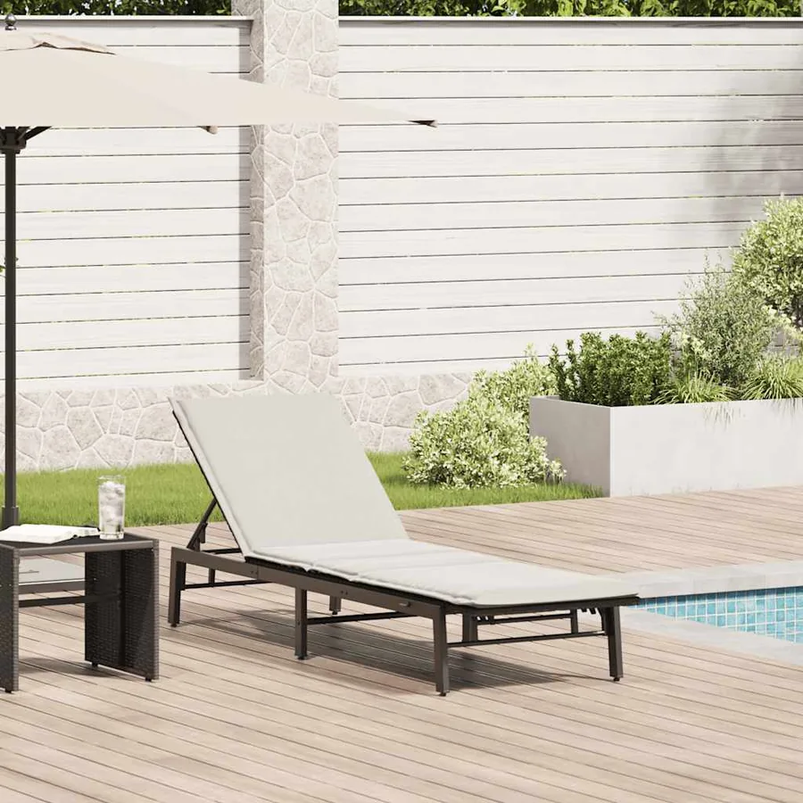 Chaise longue avec coussin en rotin synthétique noir