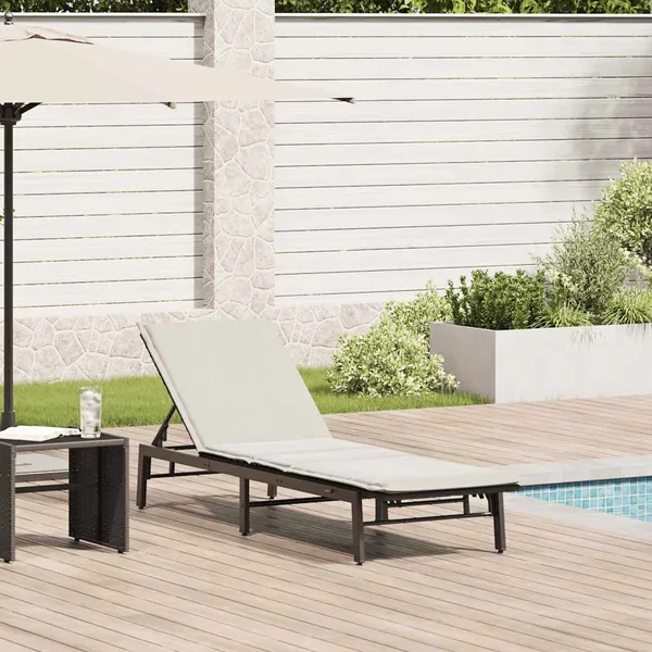 Chaise longue avec coussin en rotin synthétique noir